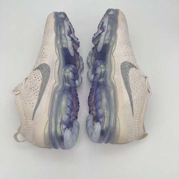 Nike Women’s Light Beige Knit Sneakers with Gray Swoosh - Picture 6 of 9